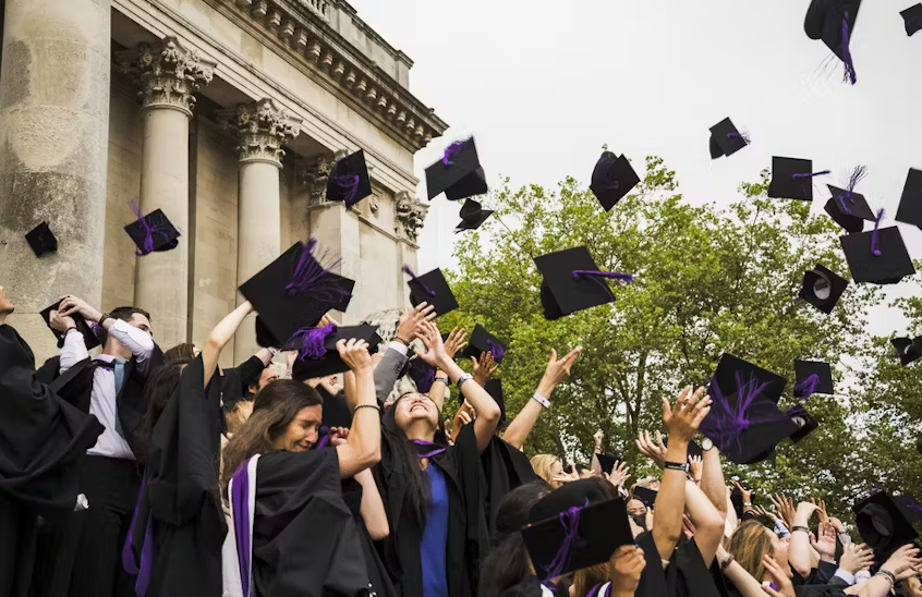 How Students Are Earning Two Diplomas from Different Universities